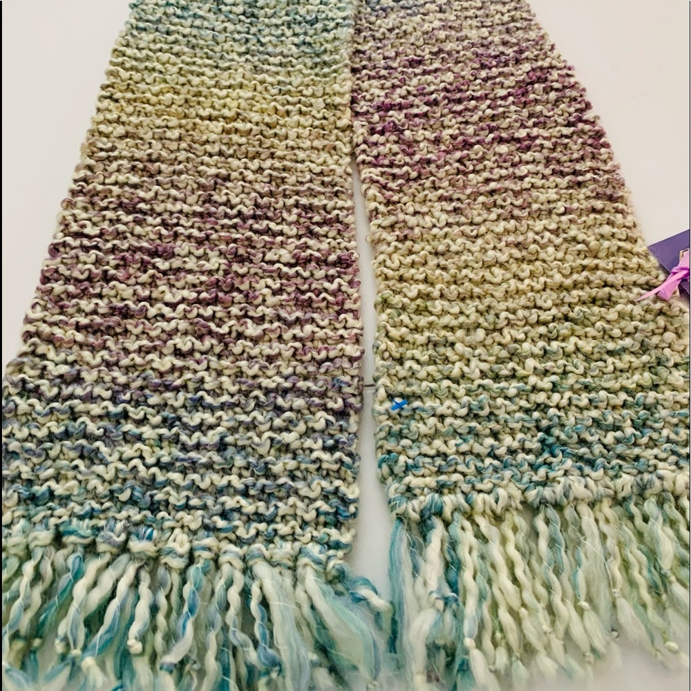 Beautiful colorful knitted scarf, new with tags Viola Daisy